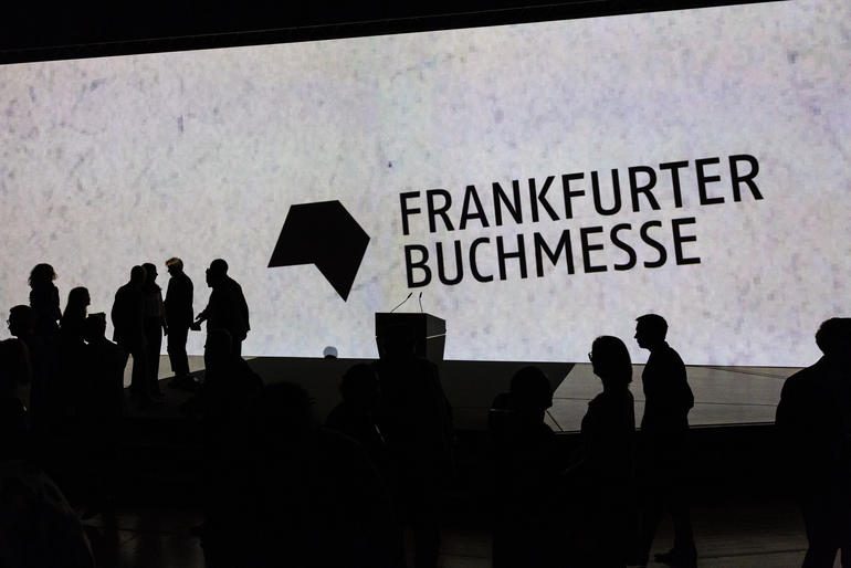 Frankfurter Buchmesse mit einer Escort erleben